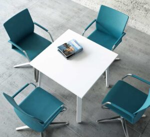 Ogi A / Table carrée 80 x 80 cm Blanc