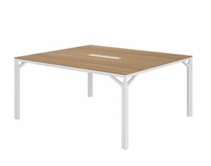 X8 / Table de réunion carrée 140 x 140 cm Noyer