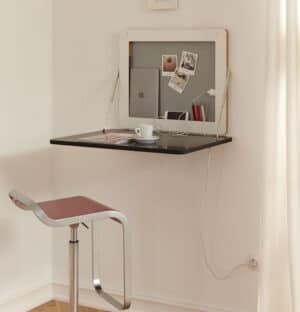 Flatframe / Bureau mural extraplat avec tableau noir H53 x L70 cm