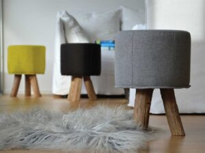 Kiowa / Pouf avec pieds en bois