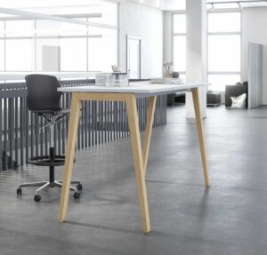 Born / Table haute pieds en bois