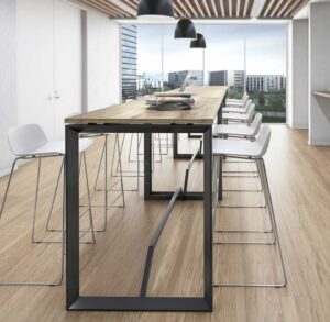 Net / Table haute avec repose-pieds