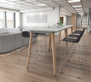 Nil / Table haute avec pieds en bois