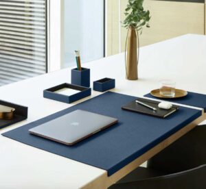 Adamantis Eglooh / Sous main en cuir