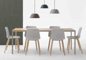 Varya Inclass / Chaise visiteur pieds en bois