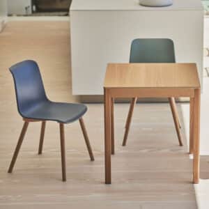 Yapp / Chaise visiteur avec pieds en bois