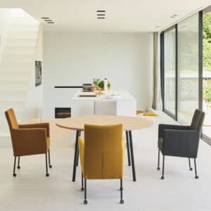 Meets / Fauteuil sur roulettes