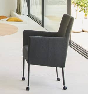 Meets / Fauteuil sur roulettes