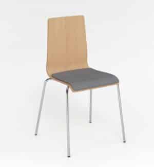 Horus / Chaise visteur en bois rembourrée