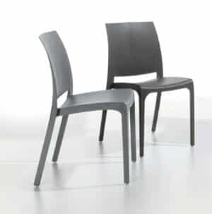 Vela / Chaise en plastique